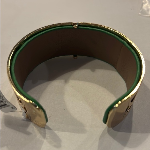 Solver Elegant Gold Plated Green Leather Celtic Knot Cuff Bracelet - Picture 2 of 4